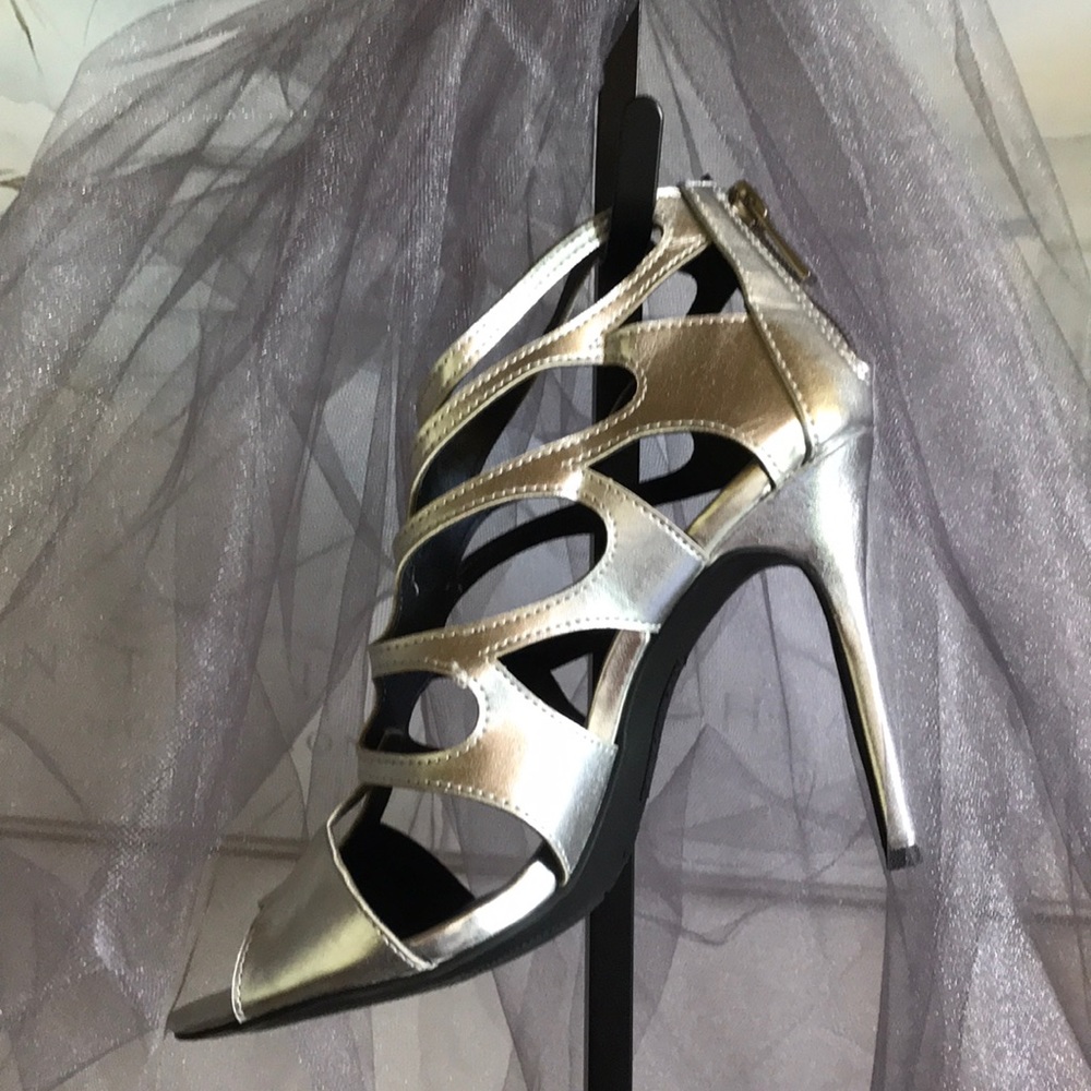 DOLLHOUSE  Metallic Silver Heels
